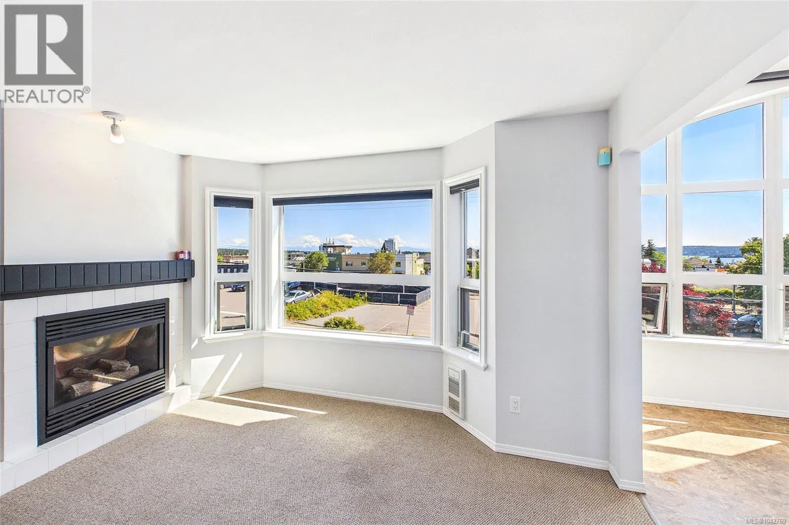 Photo 3 of 52 at #304 – 327 Prideaux Street