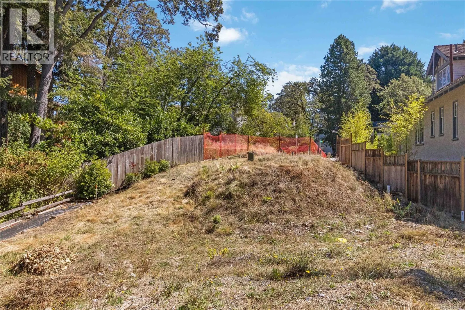 Photo 4 of 17 at 929 Woodhall Lane