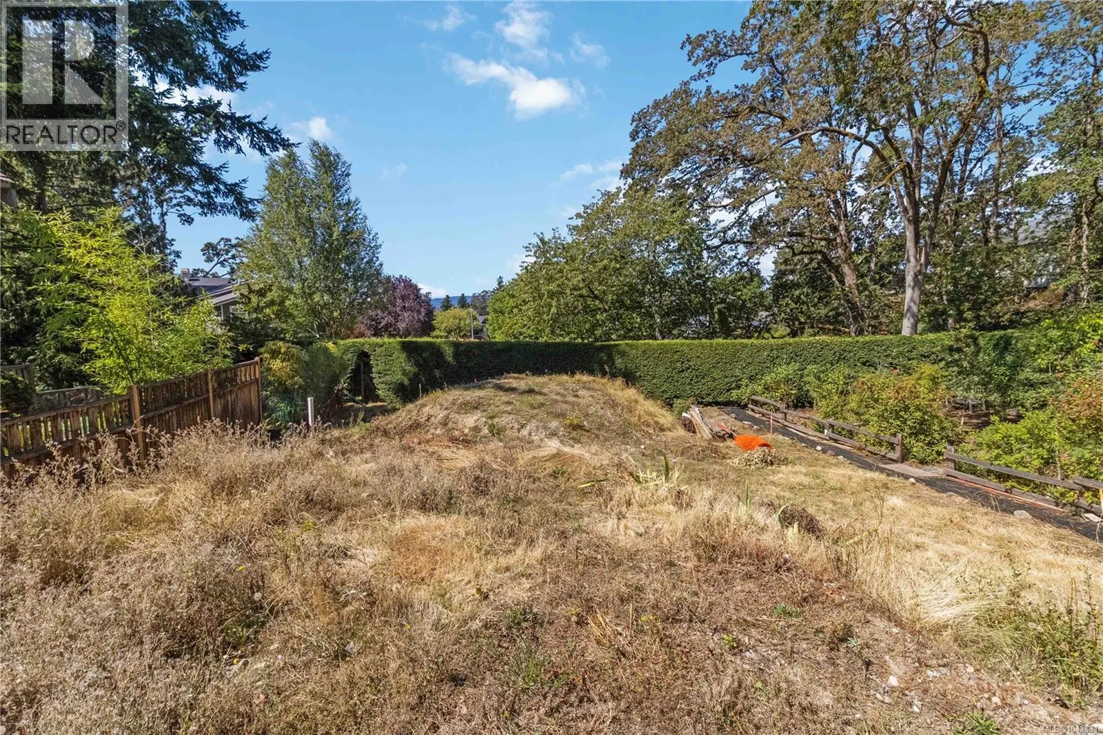 Photo 5 of 17 at 929 Woodhall Lane
