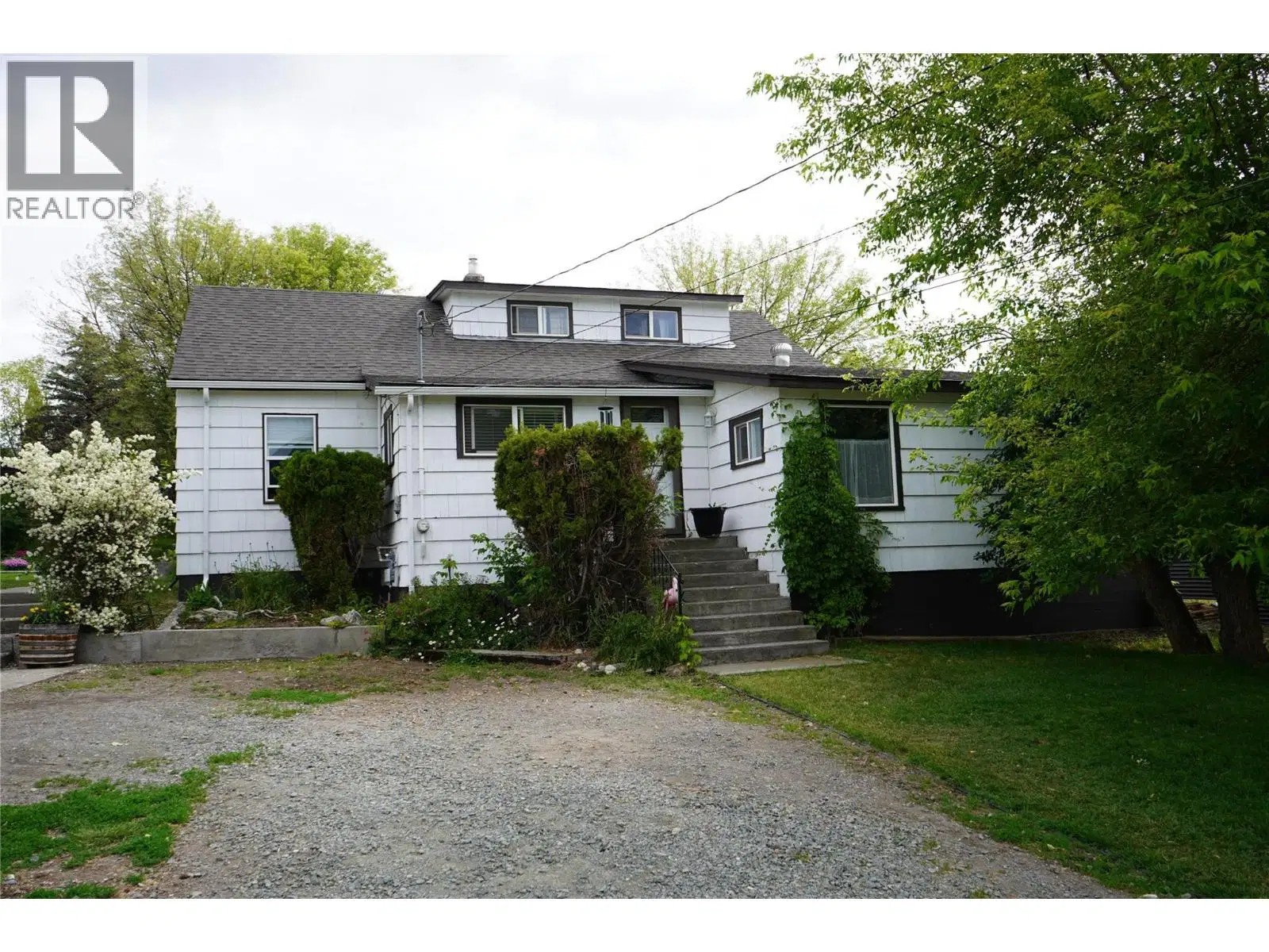 304 MCDONALD Avenue