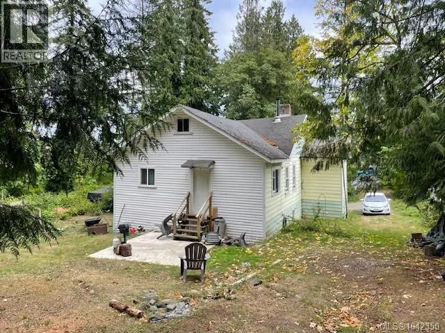 Photo 2 of 10 at 220 Fulford-Ganges Road