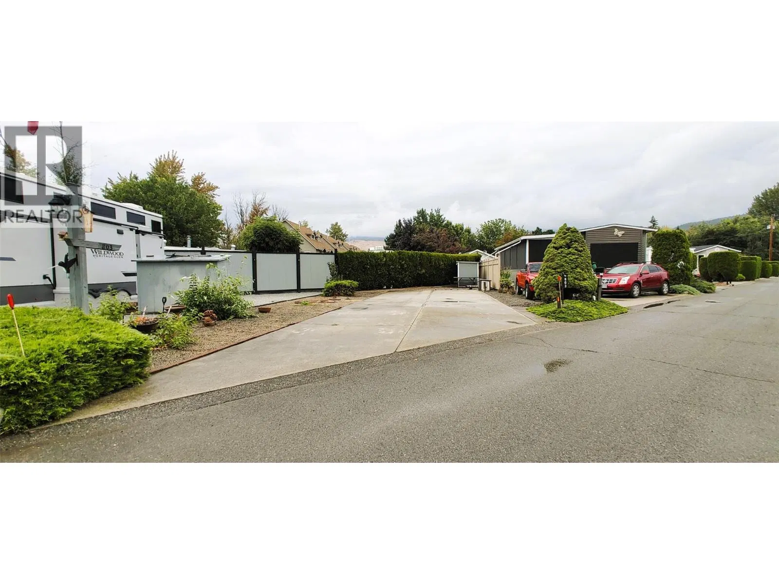 Photo 1 of 18 at #803 – 415 Commonwealth Road