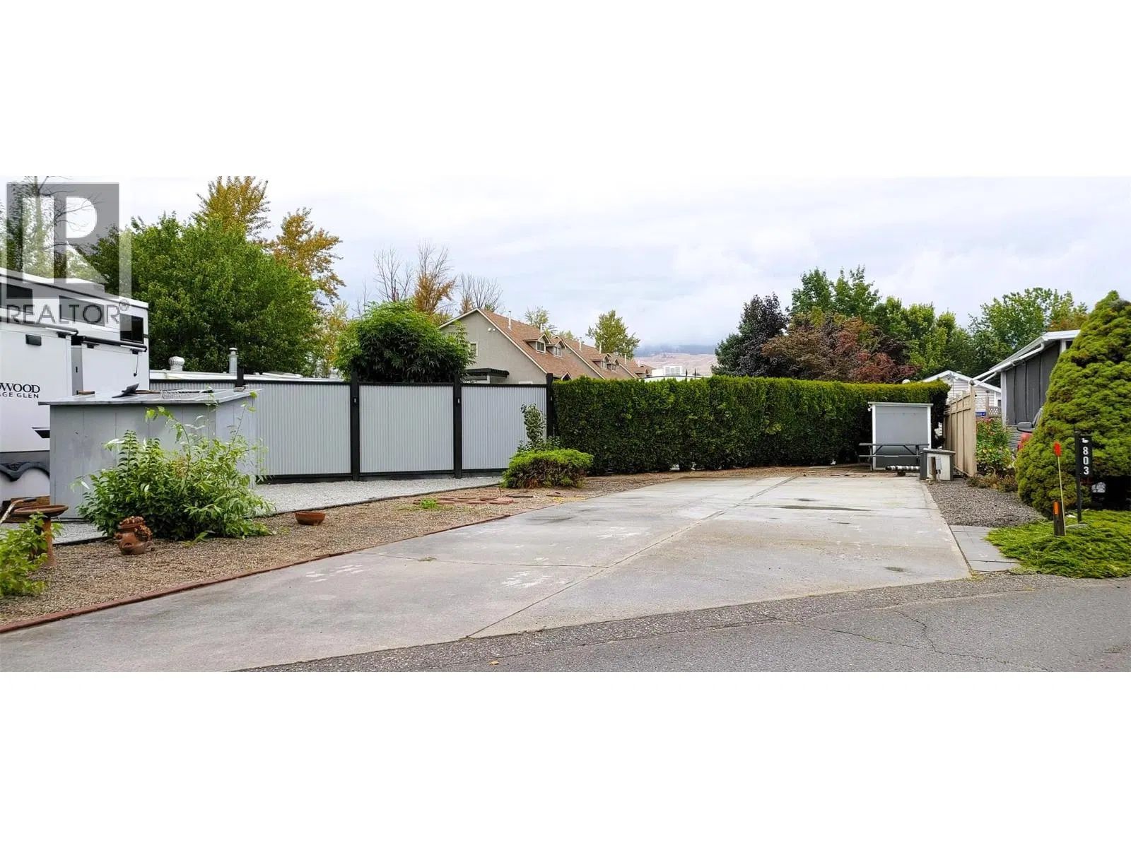 Photo 4 of 18 at #803 – 415 Commonwealth Road