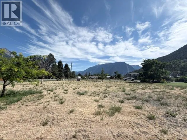 Photo 1 of 6 at 195 Hollywood Crescent
