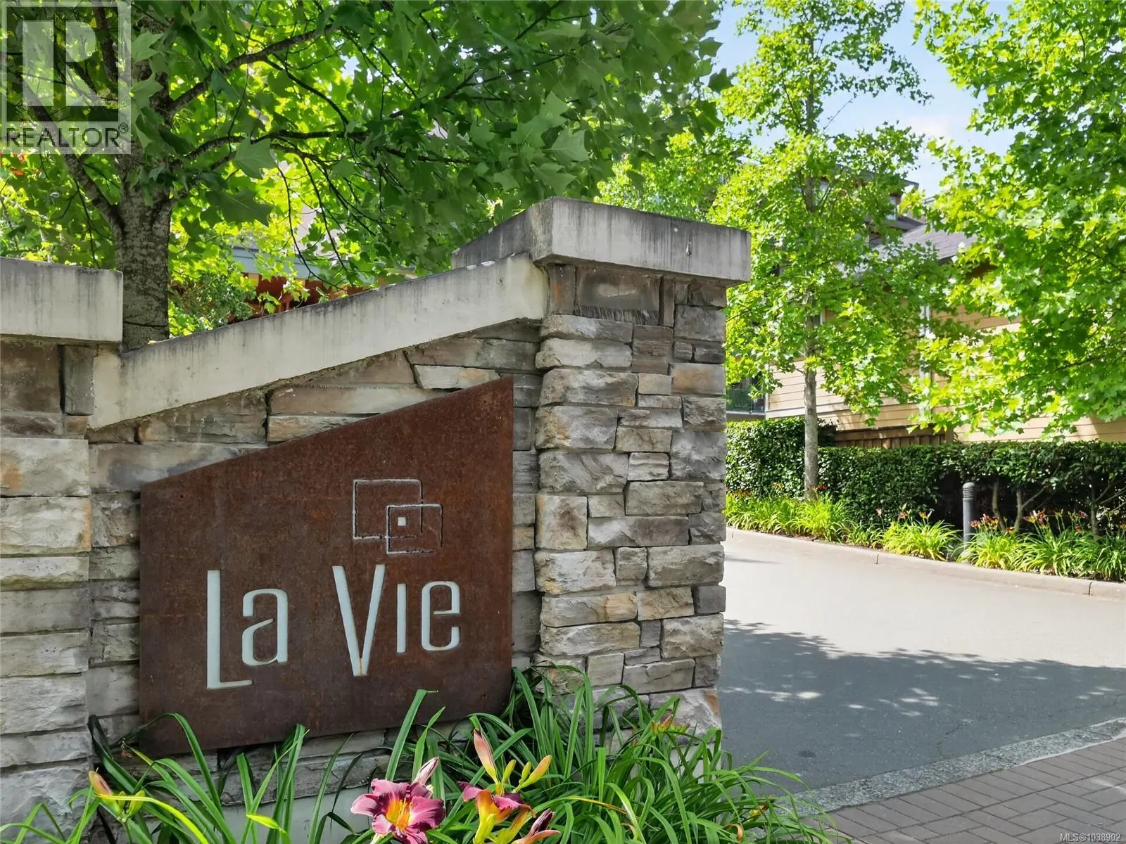 Photo 2 of 38 at #511 – 623 Treanor Avenue