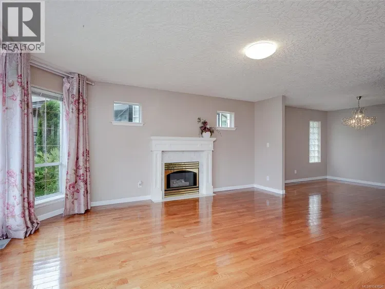Photo 4 of 30 at 1395 Epsom Close