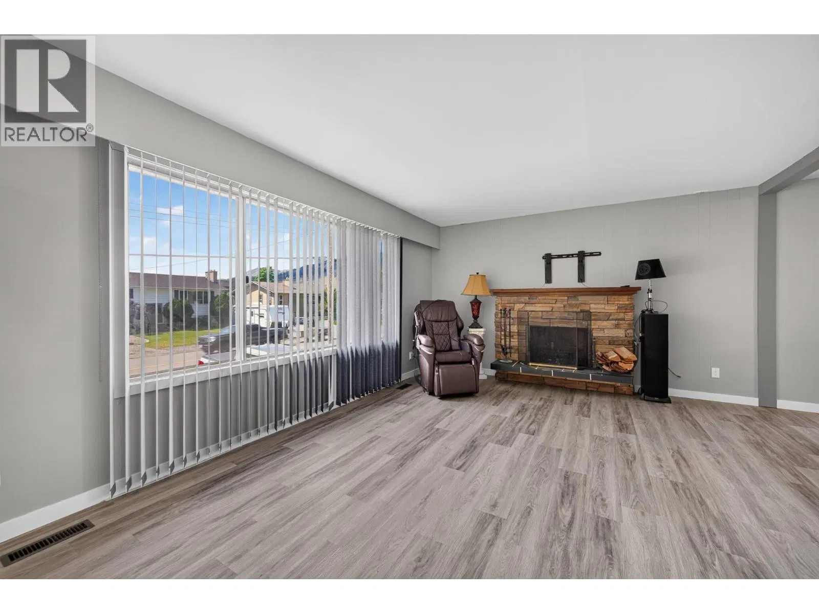Photo 4 of 27 at 816 Bebek Road