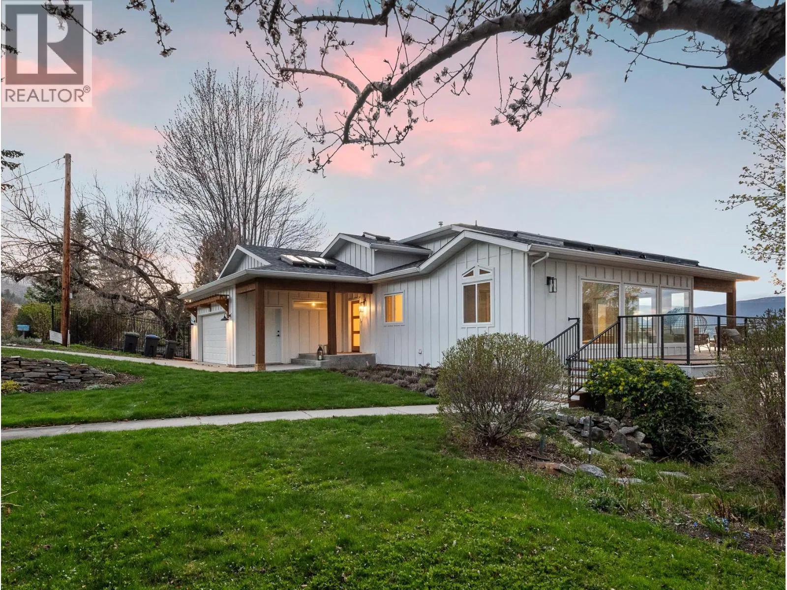Photo 5 of 66 at 5538 Lakeshore Road