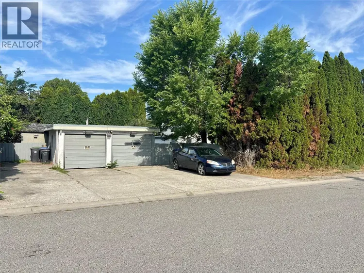 Photo 3 of 19 at 1175-1179 Raymer Avenue