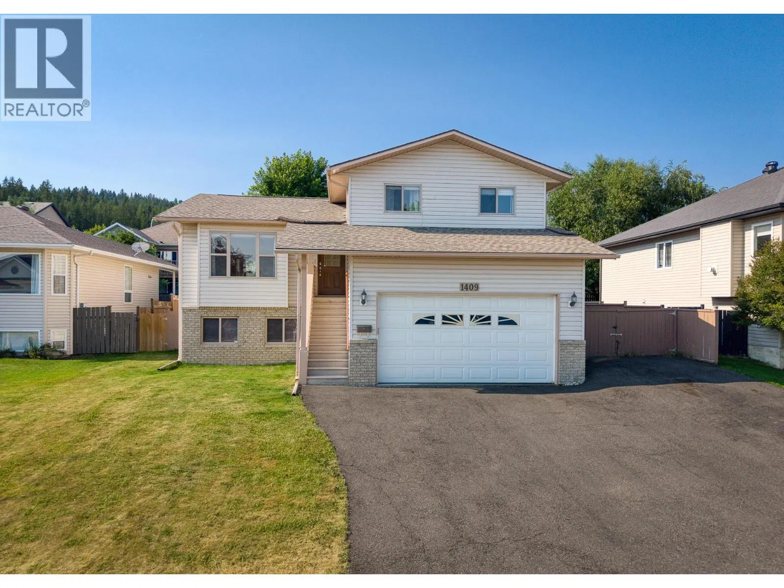 Photo 1 of 44 at 1409 Southview Drive