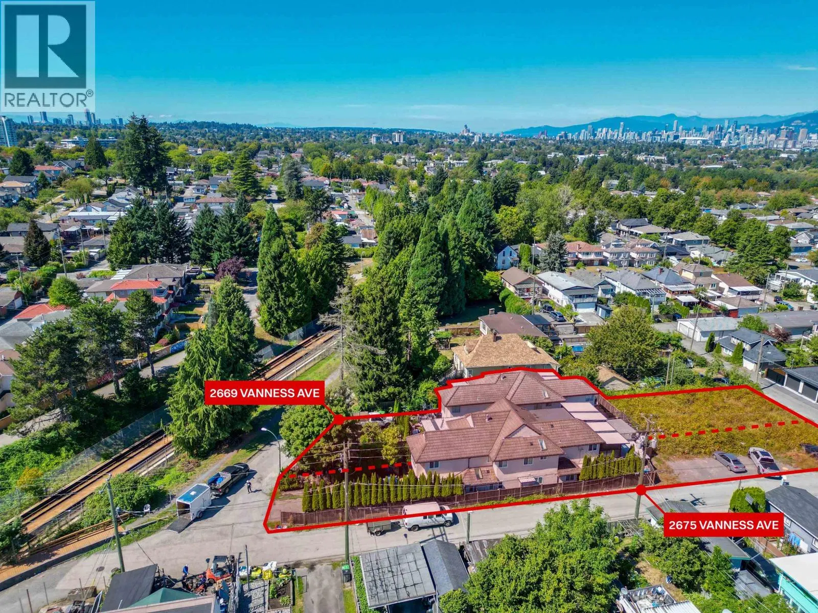 Photo 5 of 11 at 2675 VANNESS Avenue