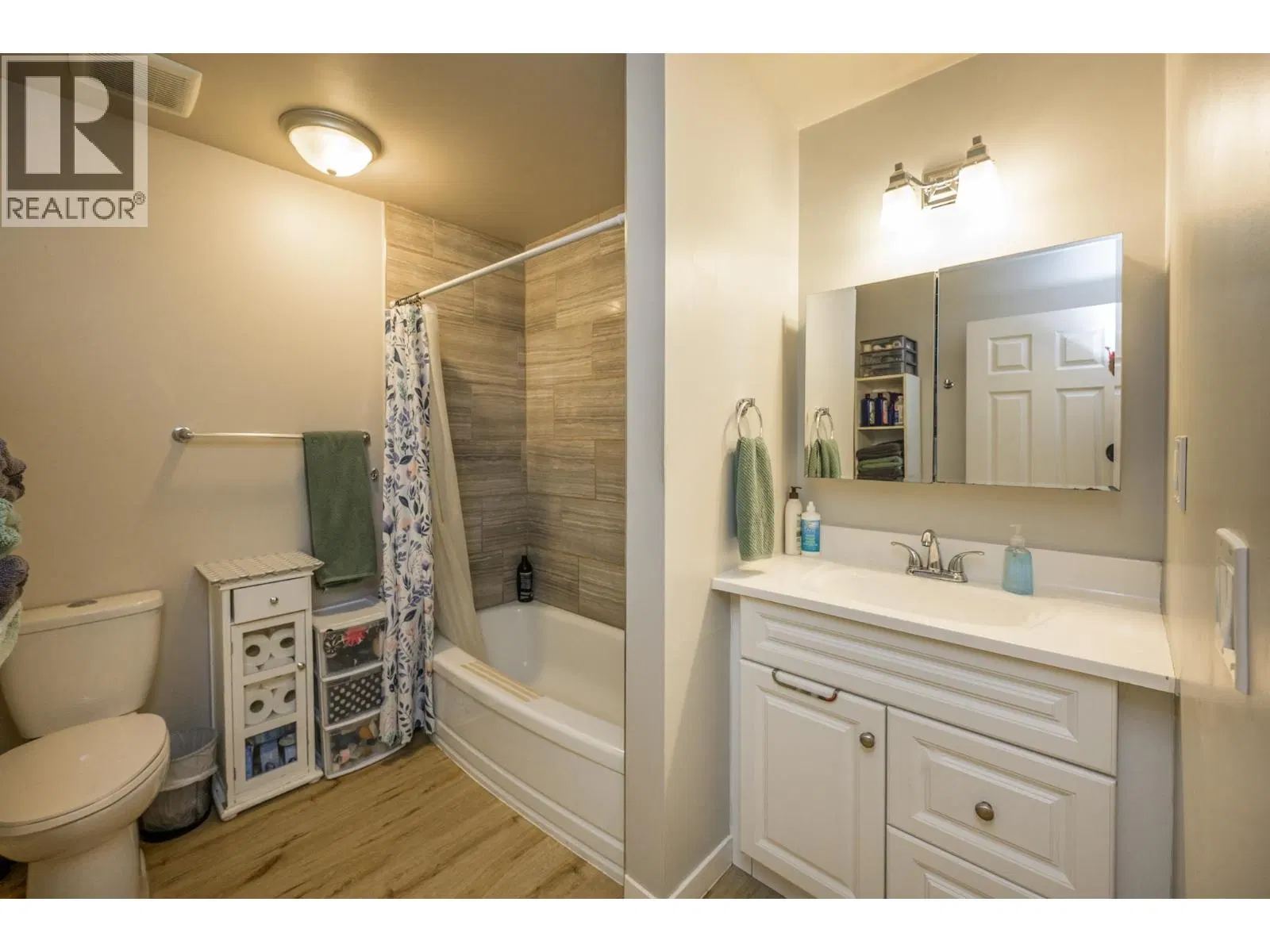 Photo 5 of 37 at 1208 CUDDIE Crescent
