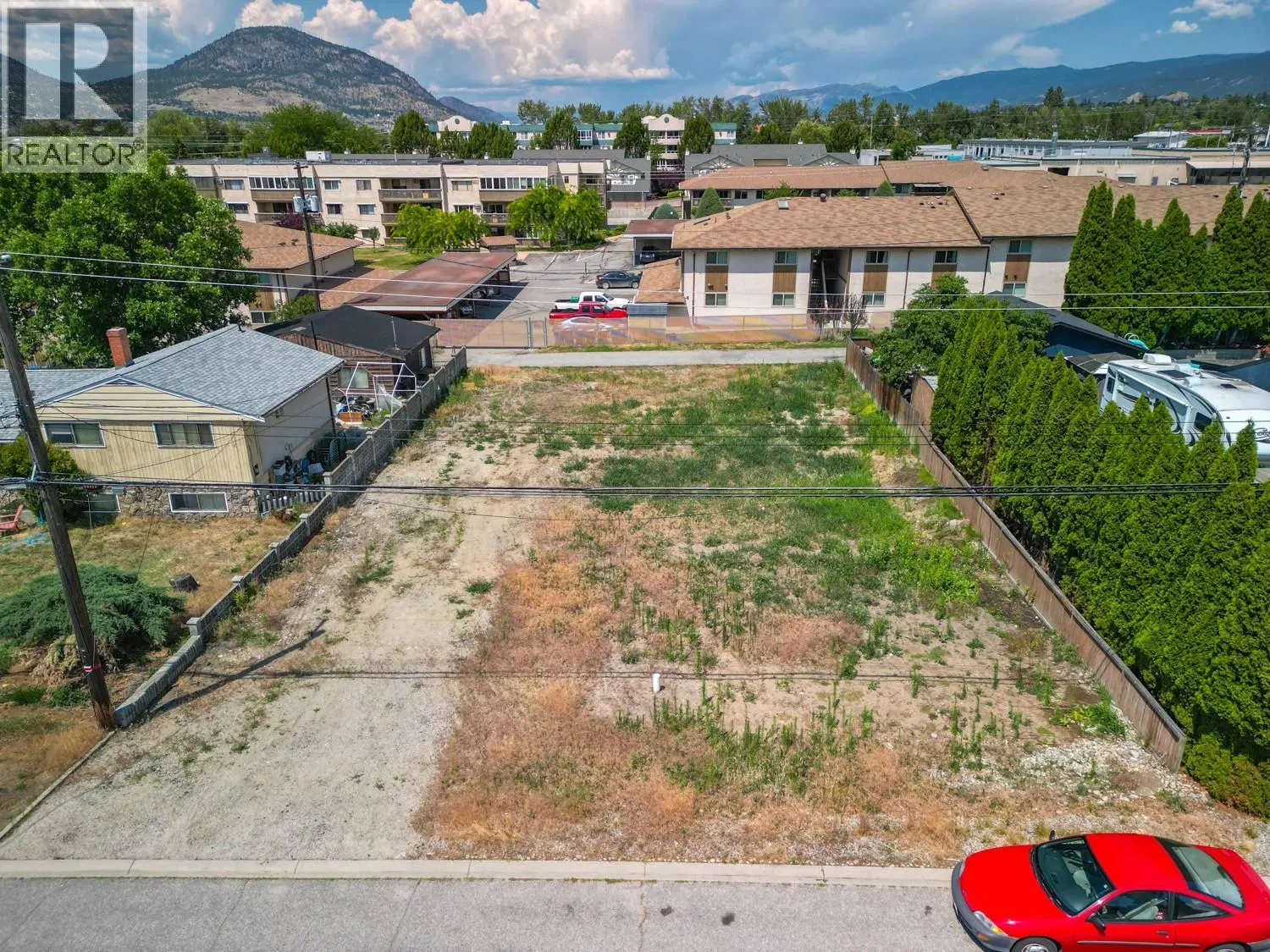 Photo 4 of 12 at 79 Okanagan Avenue