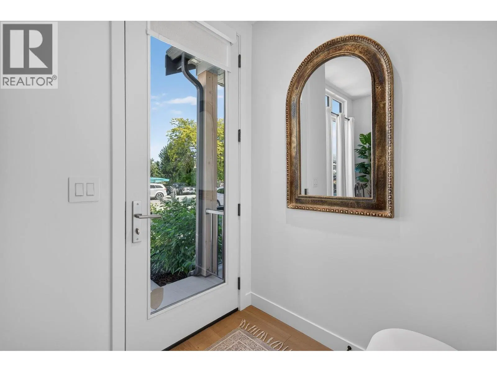 Photo 3 of 91 at 803 Francis Avenue