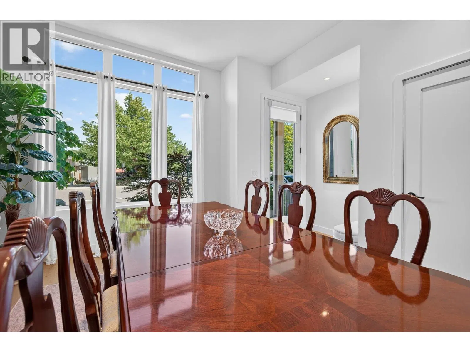 Photo 4 of 91 at 803 Francis Avenue