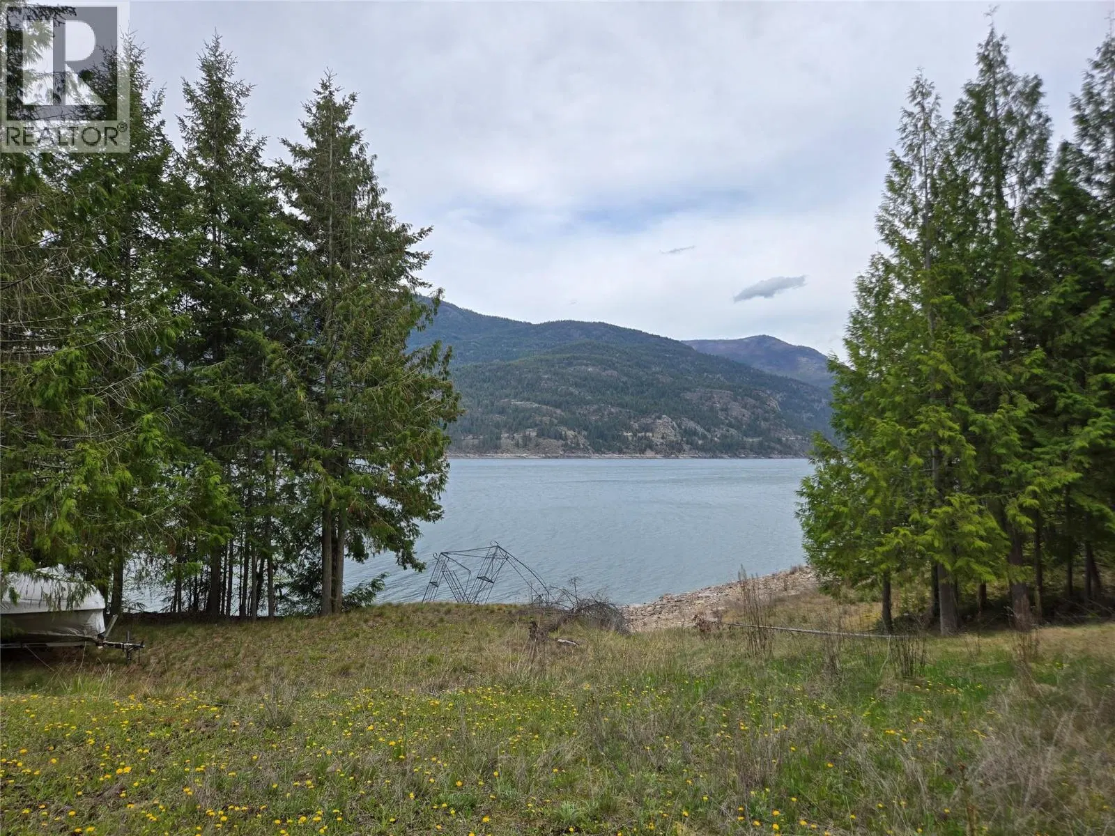 Photo 1 of 23 at 180 Lower Arrow Lake