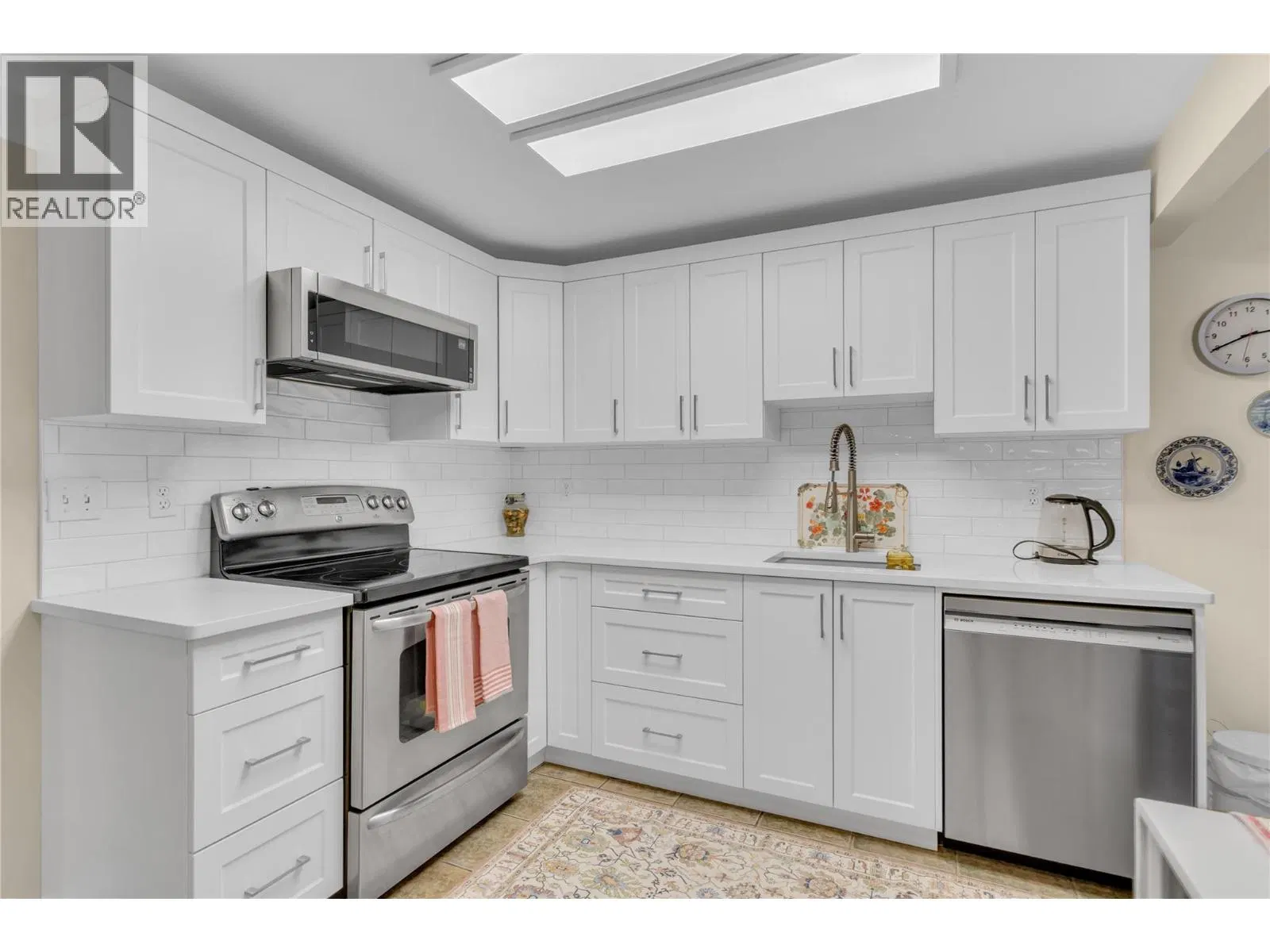 Photo 3 of 41 at #107 – 727 Houghton Road