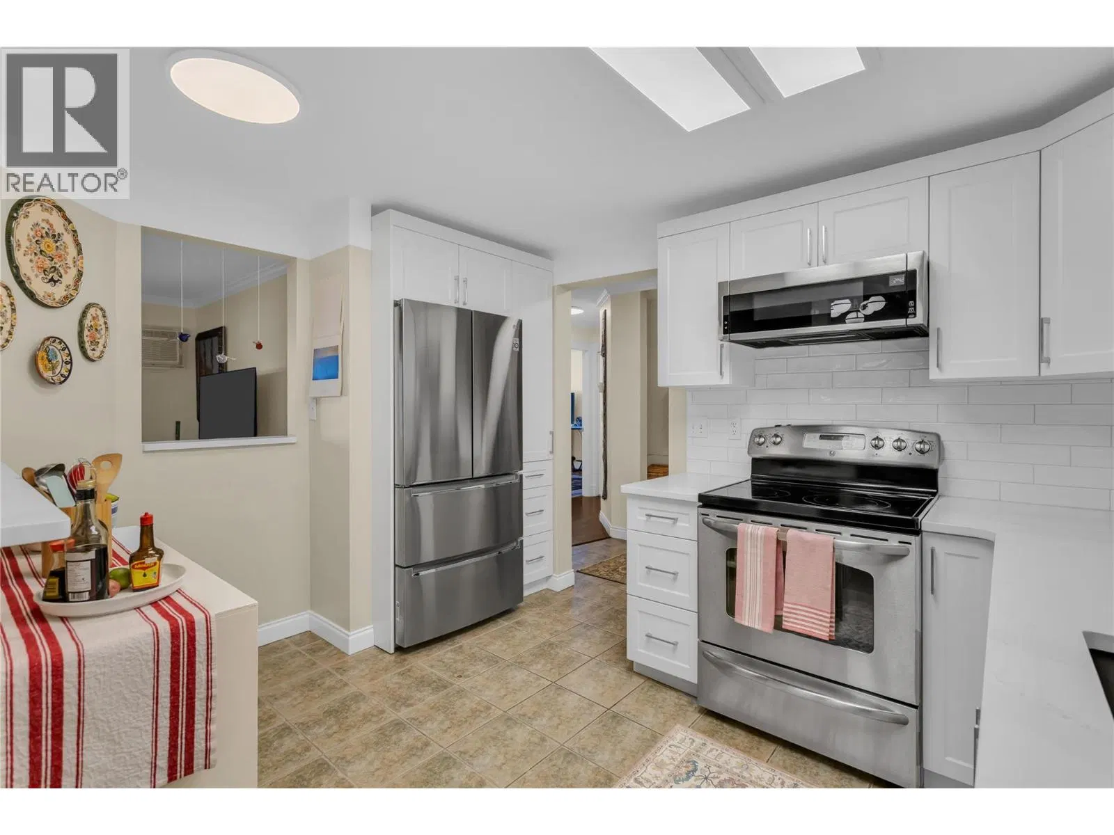 Photo 4 of 41 at #107 – 727 Houghton Road