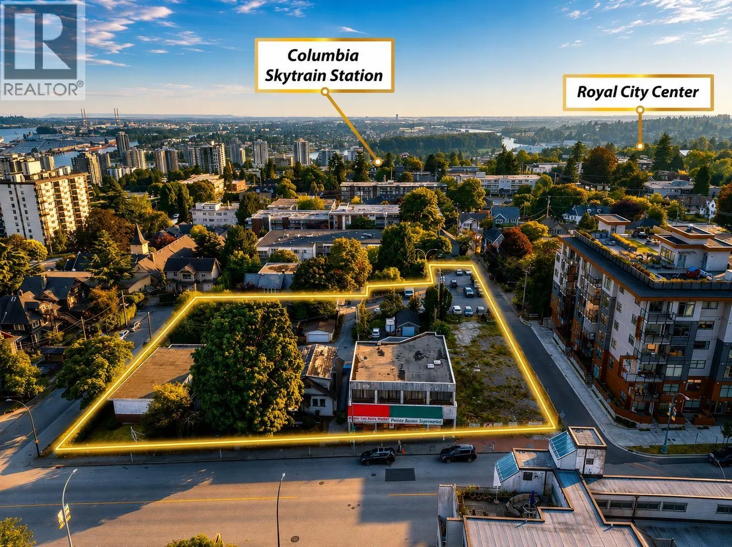 Photo 2 of 11 at 601 ROBSON Avenue