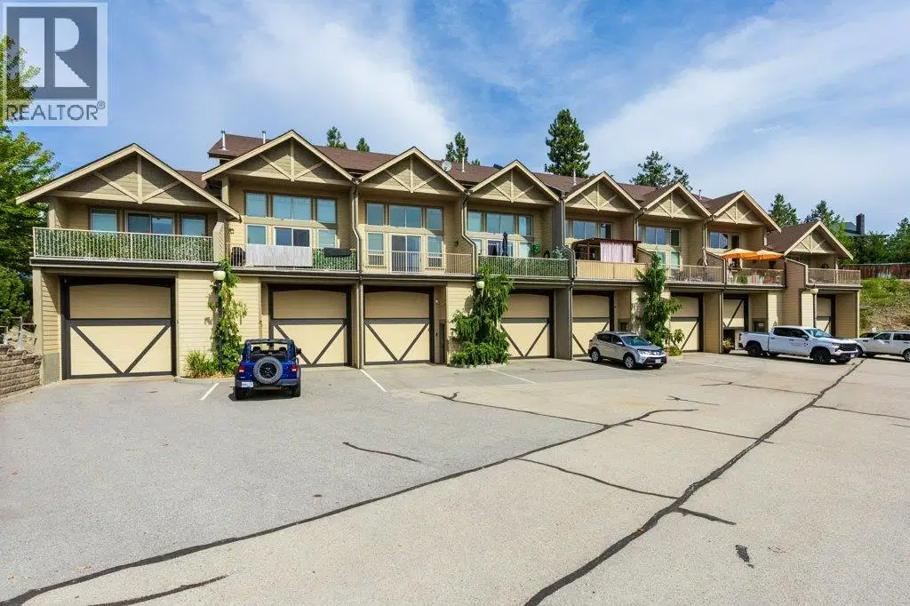 #3 – 3359 Cougar Road