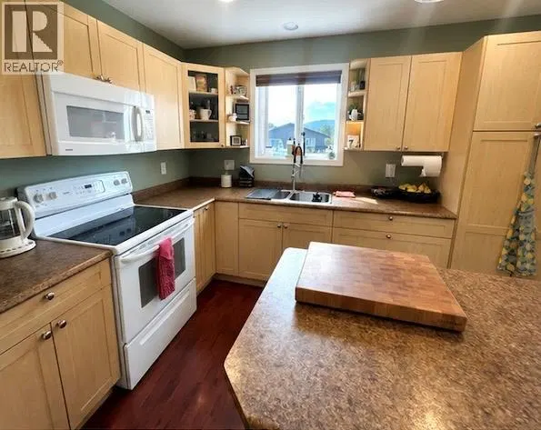 Photo 3 of 20 at 5213 40 ST NE Street