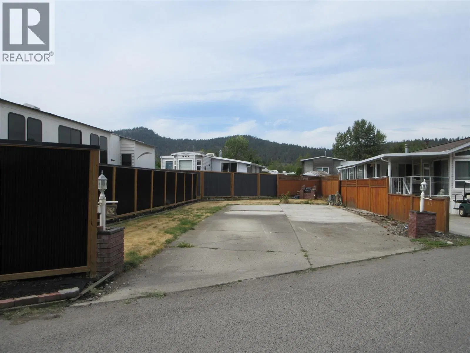 Photo 2 of 12 at #779 – 415 Commonwealth Road
