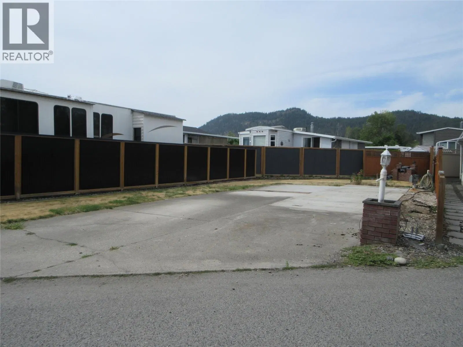 Photo 3 of 12 at #779 – 415 Commonwealth Road