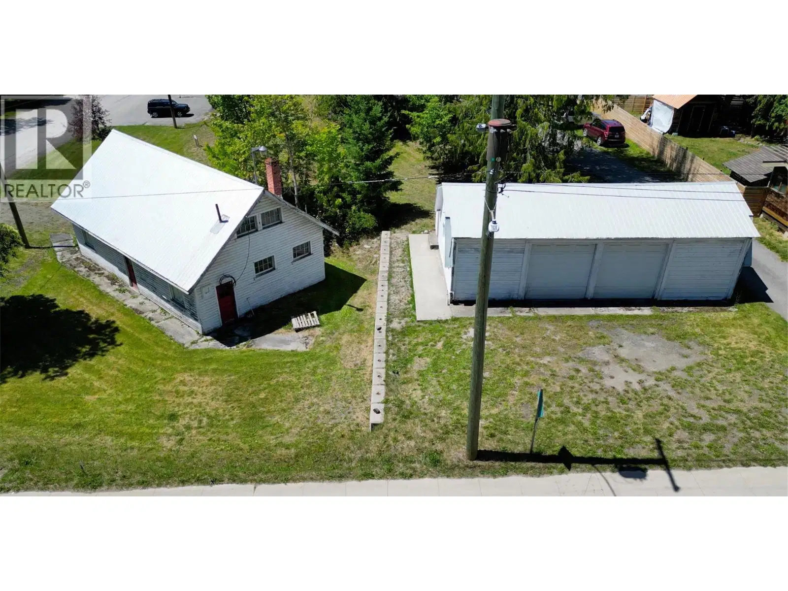 422 Slocan Avenue