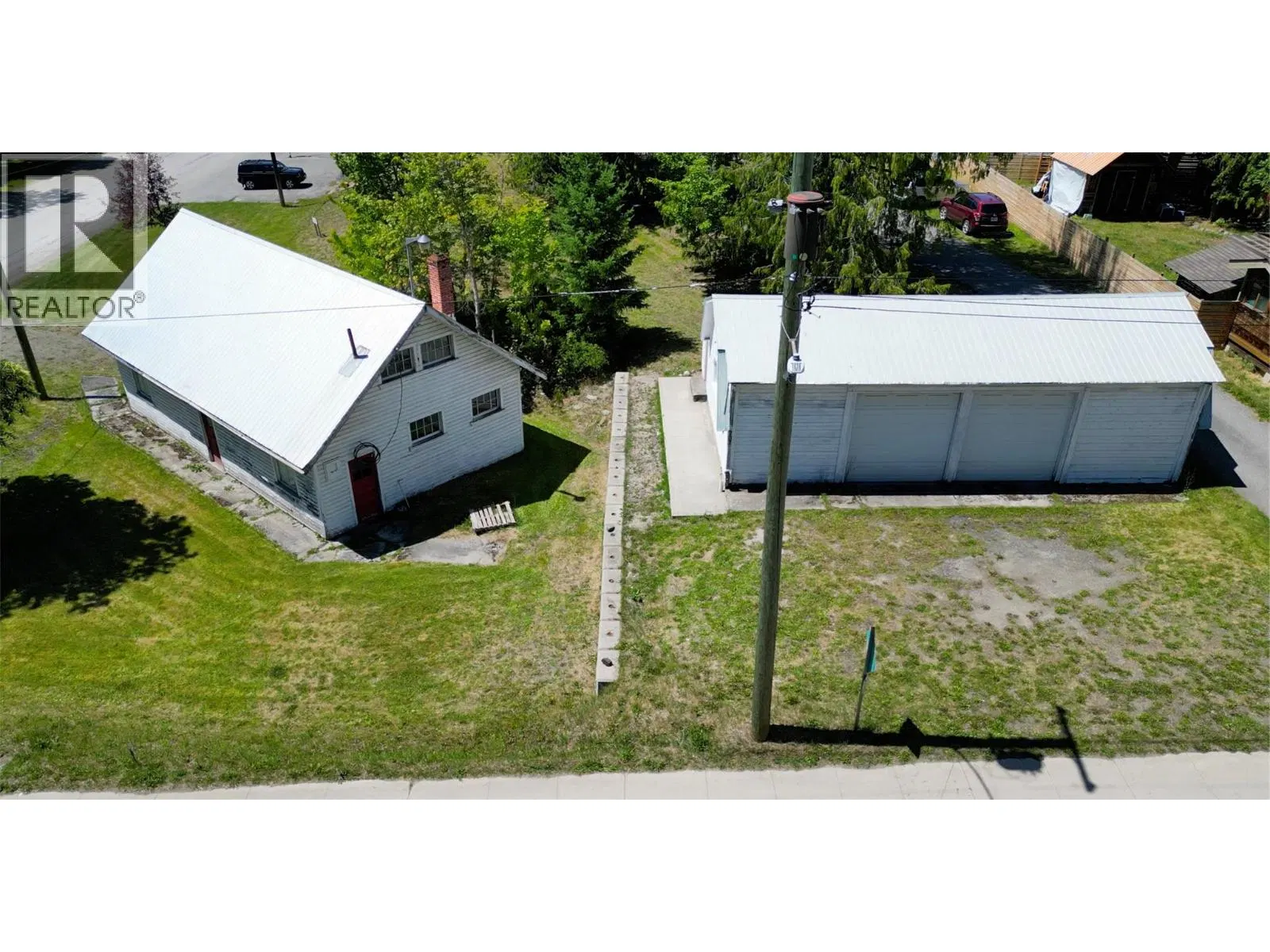 Photo 1 of 59 at 422 Slocan Avenue