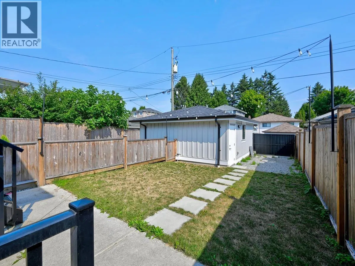 Photo 5 of 27 at 2977 East 42ND Avenue
