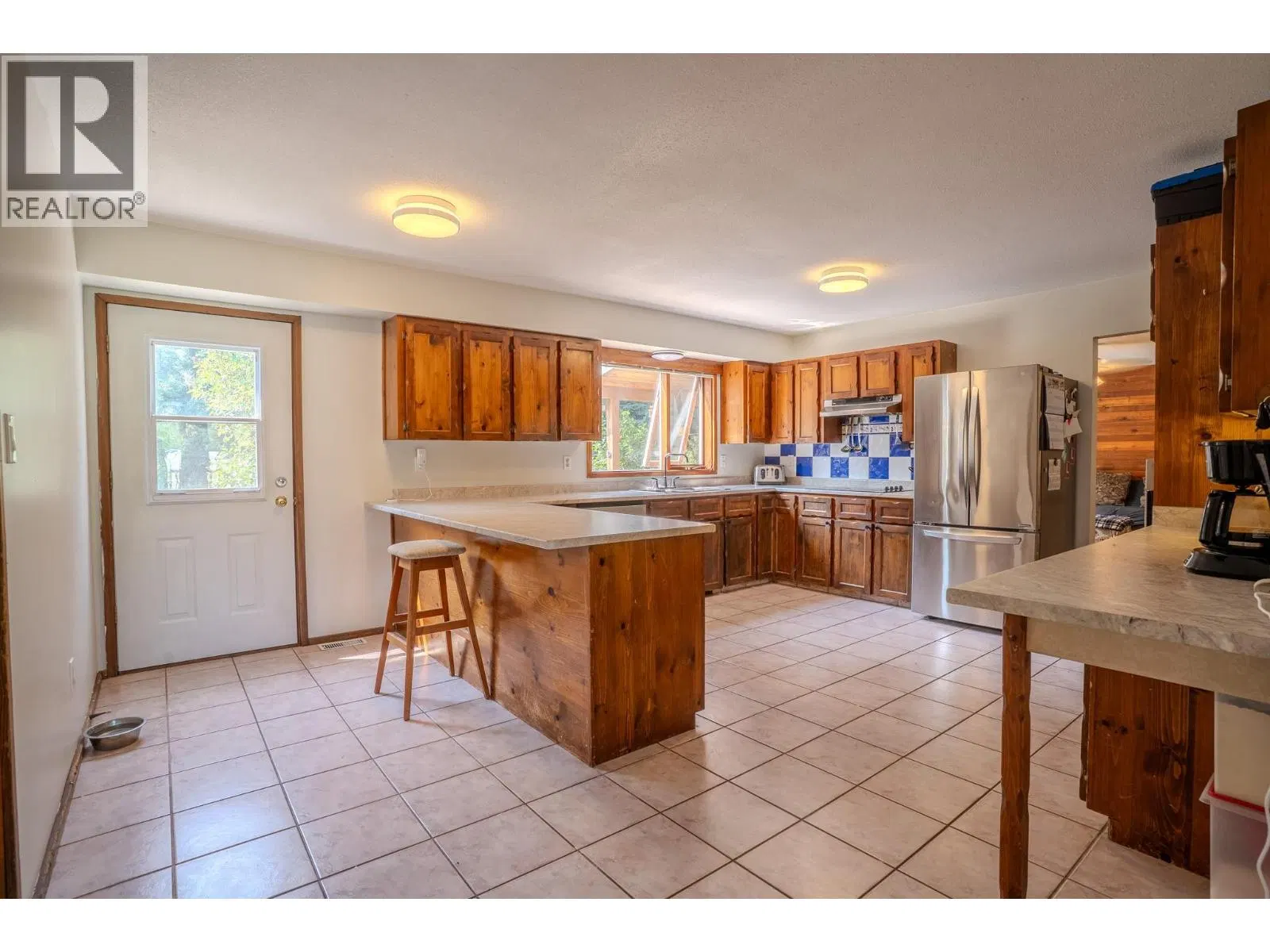 Photo 4 of 71 at 4289 DUNSMUIR Road