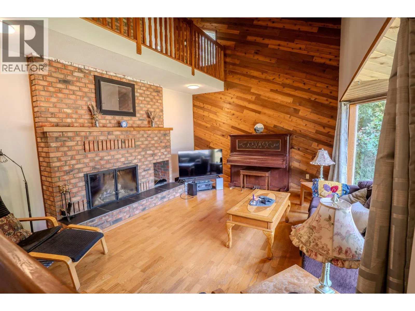 Photo 5 of 71 at 4289 DUNSMUIR Road