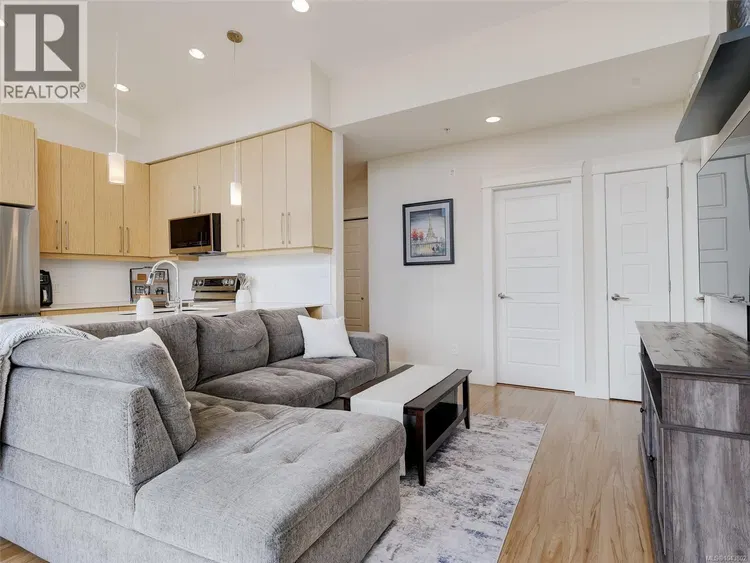 Photo 4 of 41 at #401 – 7161 West Saanich Road