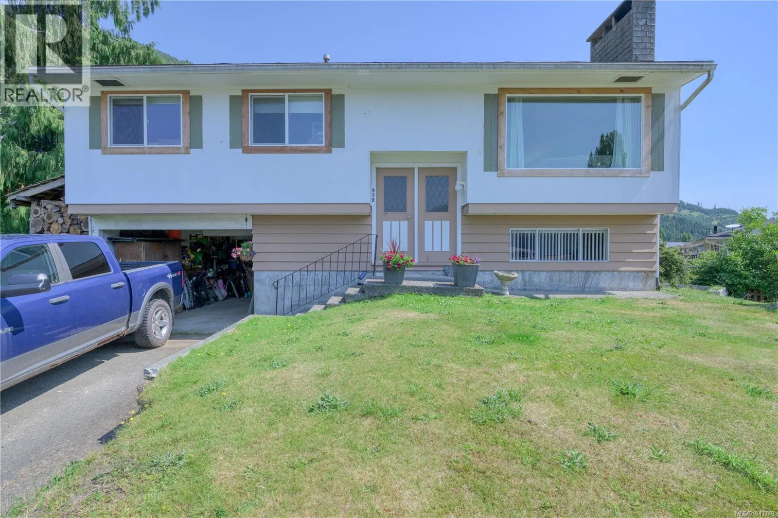 Photo 1 of 40 at 978 Rupert Avenue