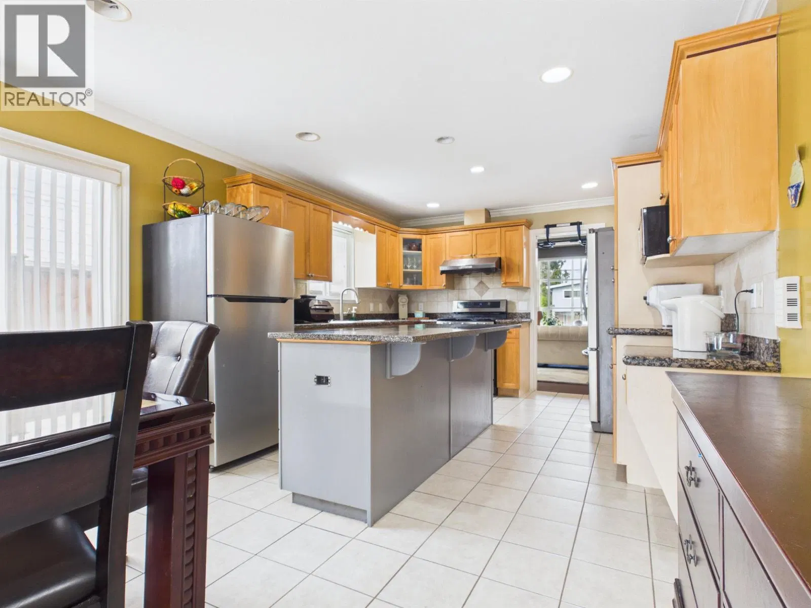 Photo 3 of 27 at 6615 DUFFERIN Avenue