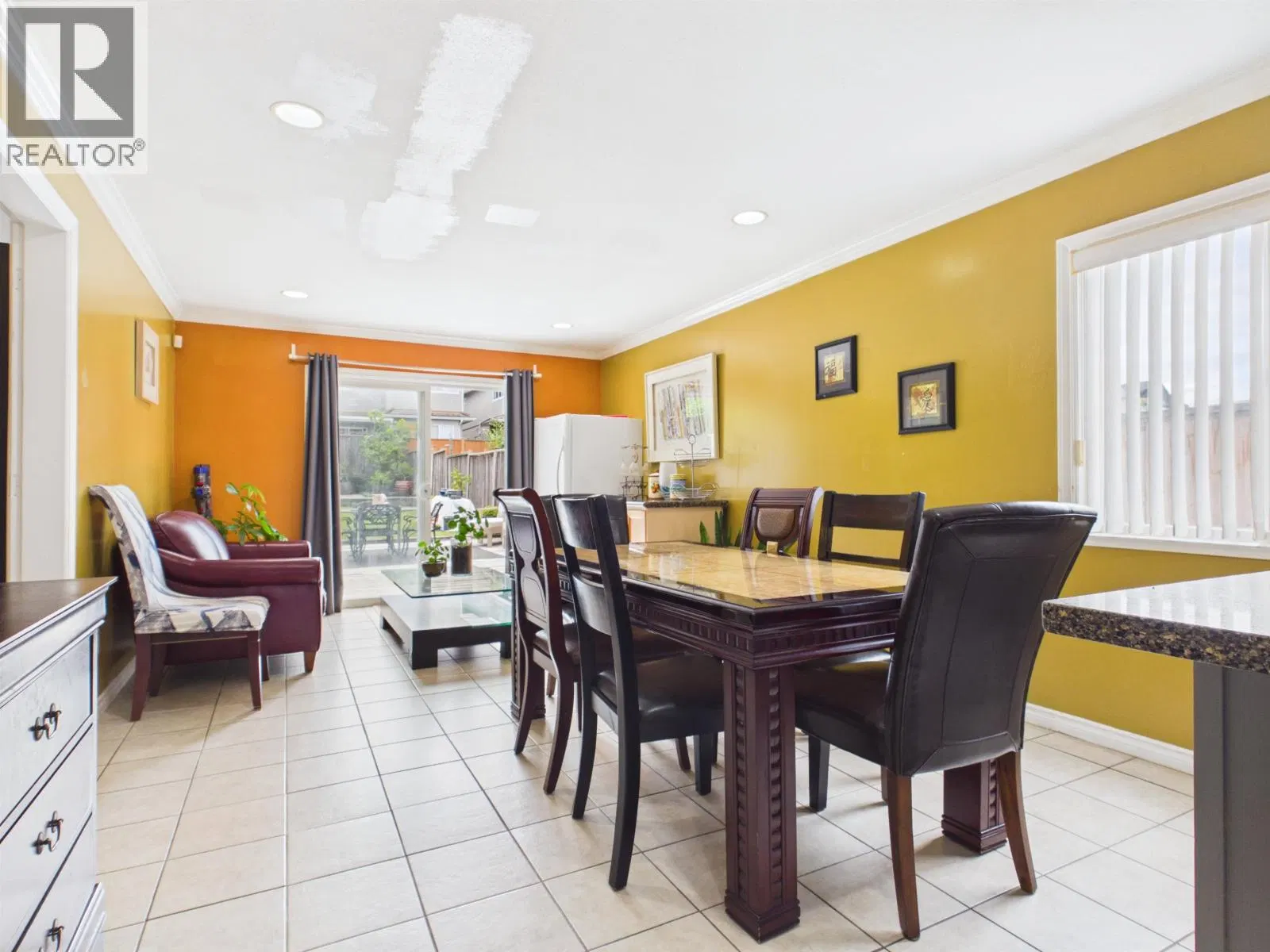Photo 4 of 27 at 6615 DUFFERIN Avenue
