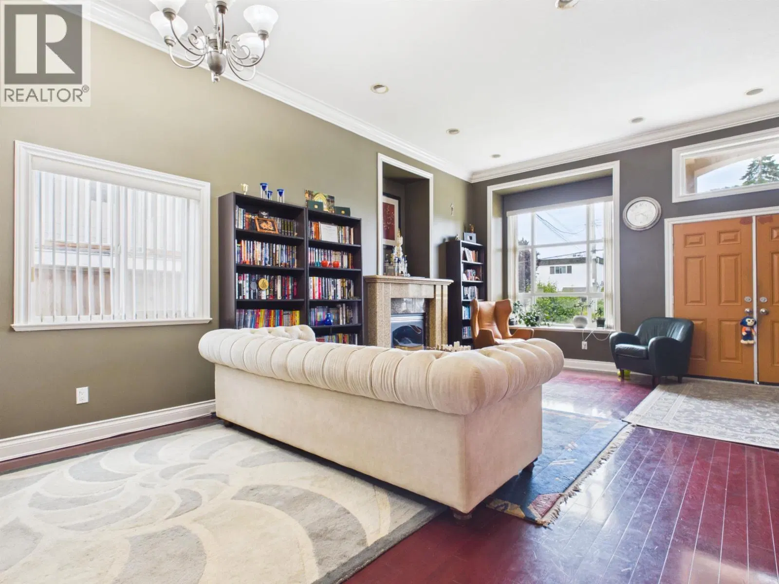 Photo 5 of 27 at 6615 DUFFERIN Avenue