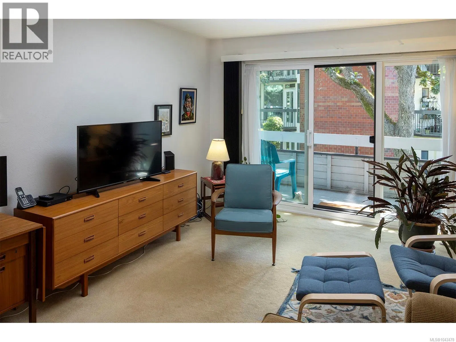 Photo 4 of 31 at #307 – 2095 Oak Bay Avenue