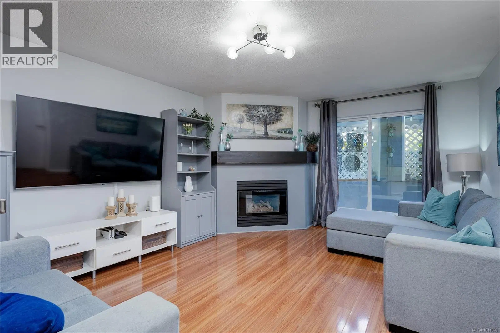 Photo 2 of 26 at #101 – 3206 Alder Street