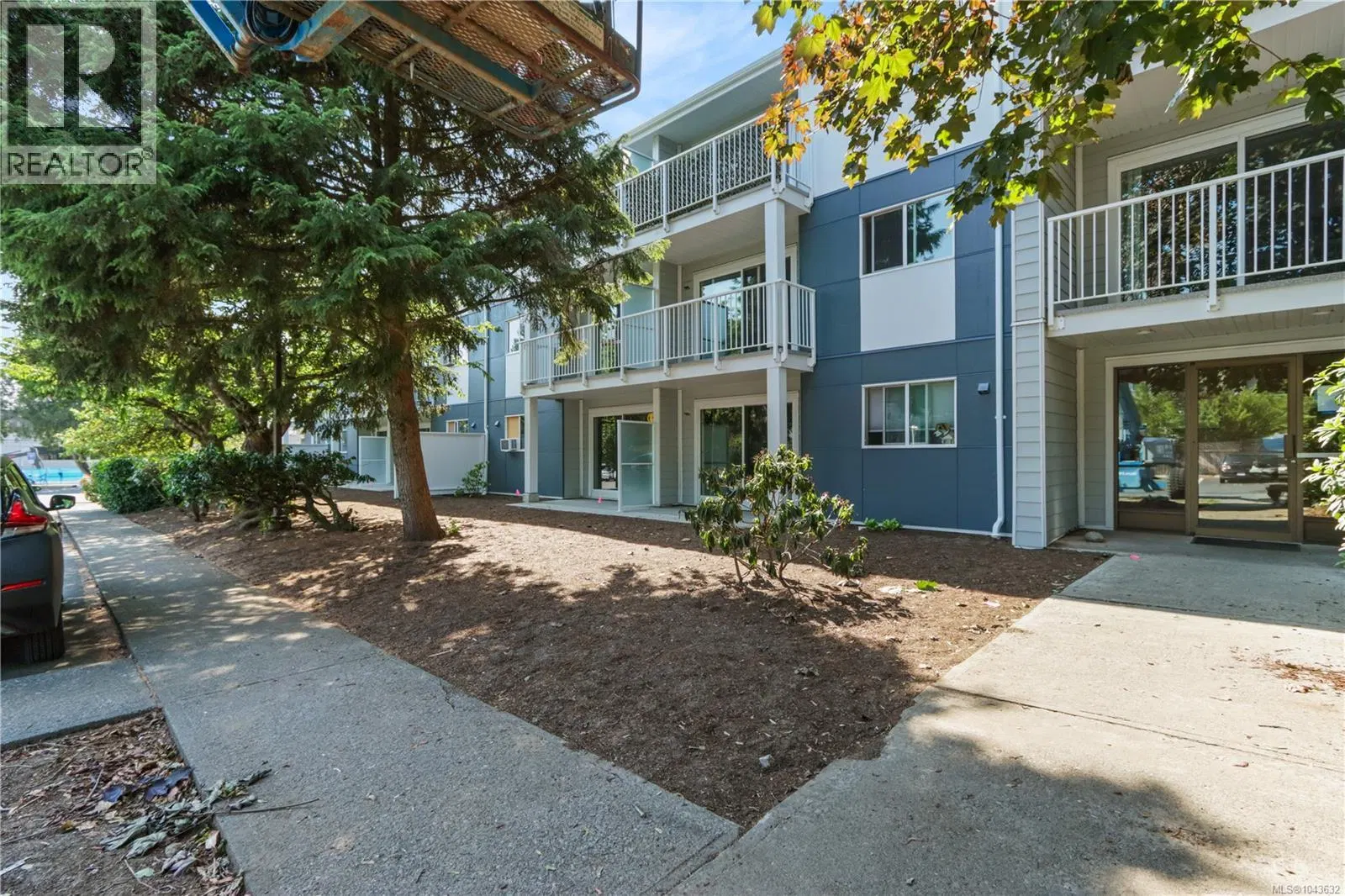 #216 – 1600 Dufferin Crescent