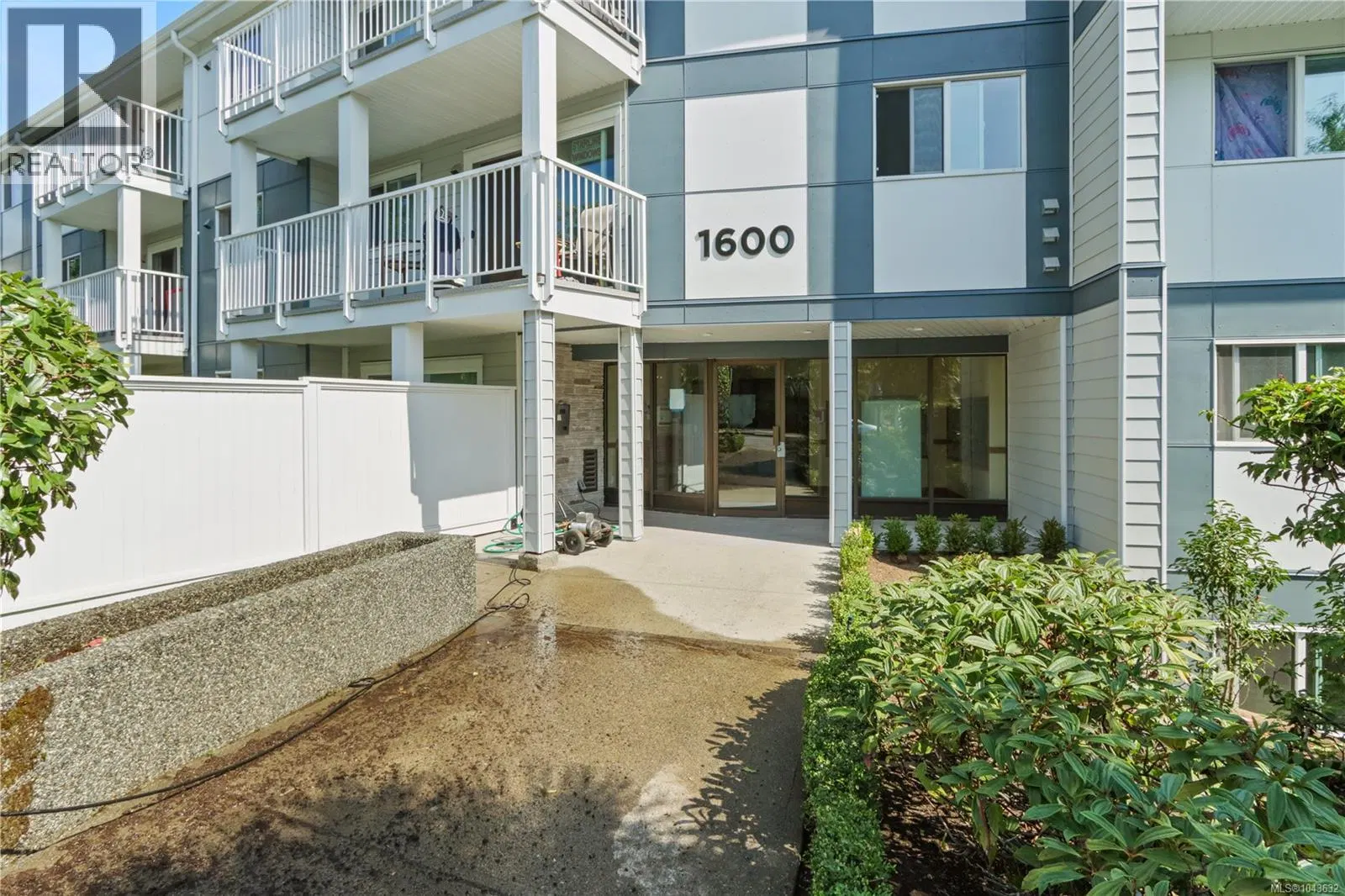 Photo 2 of 22 at #216 – 1600 Dufferin Crescent