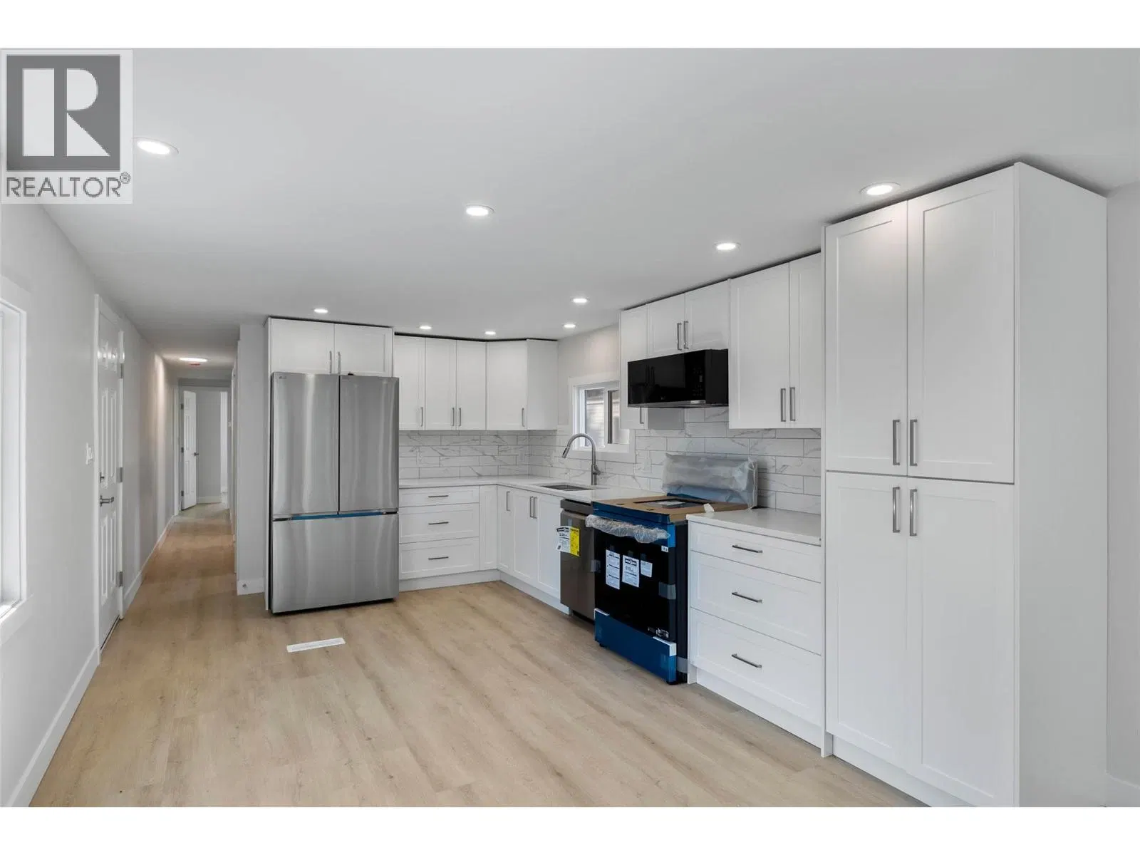 Photo 1 of 32 at #14 – 2805 Westsyde Road