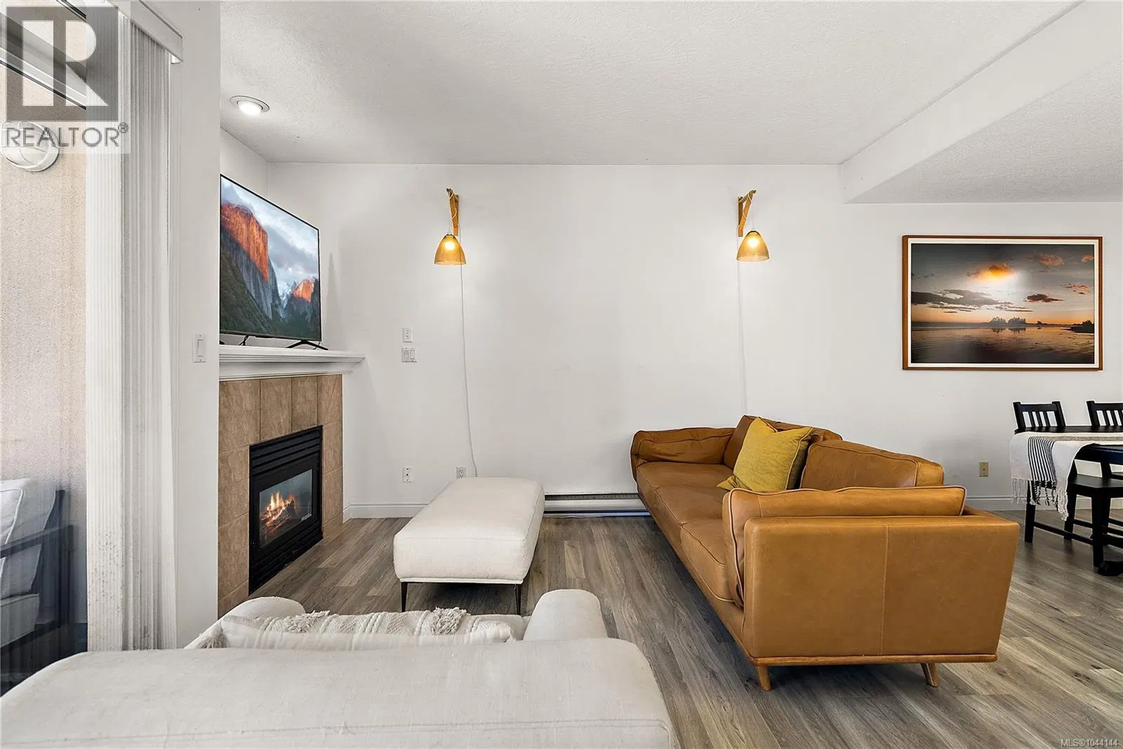 Photo 5 of 24 at #404 – 1258 Esquimalt Road