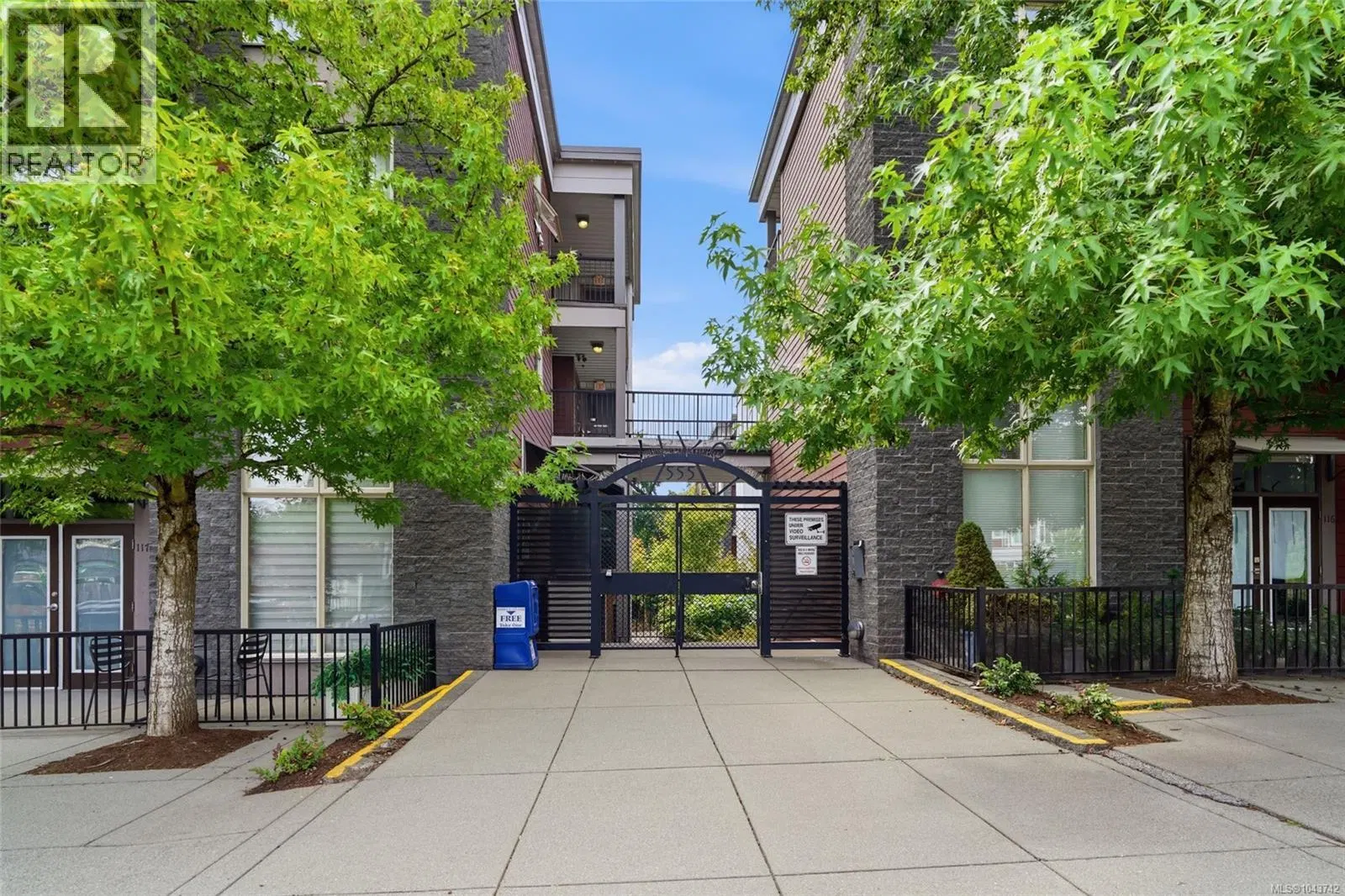 Photo 2 of 36 at #304 – 555 Franklyn Street