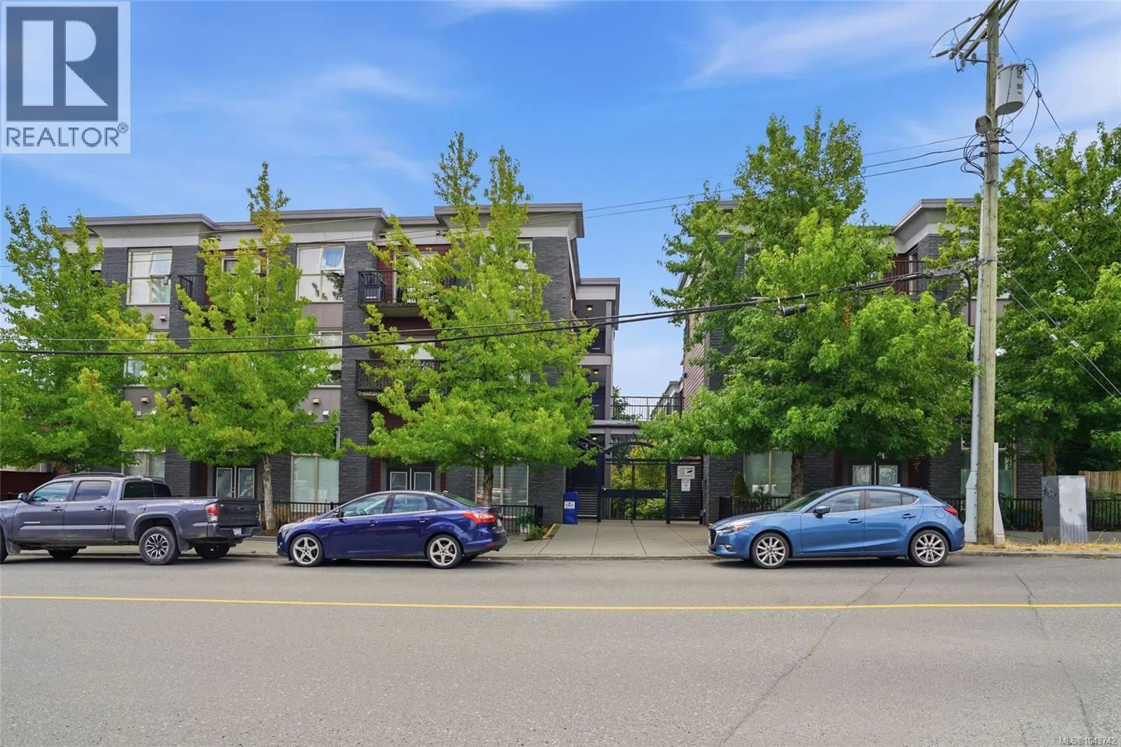 Photo 3 of 36 at #304 – 555 Franklyn Street