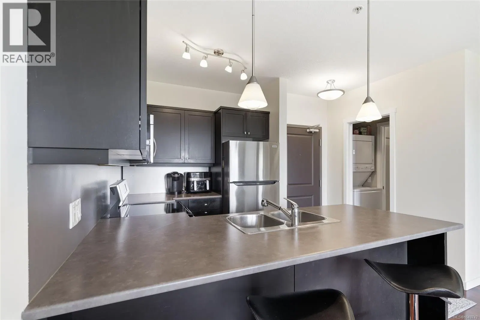 Photo 5 of 36 at #304 – 555 Franklyn Street
