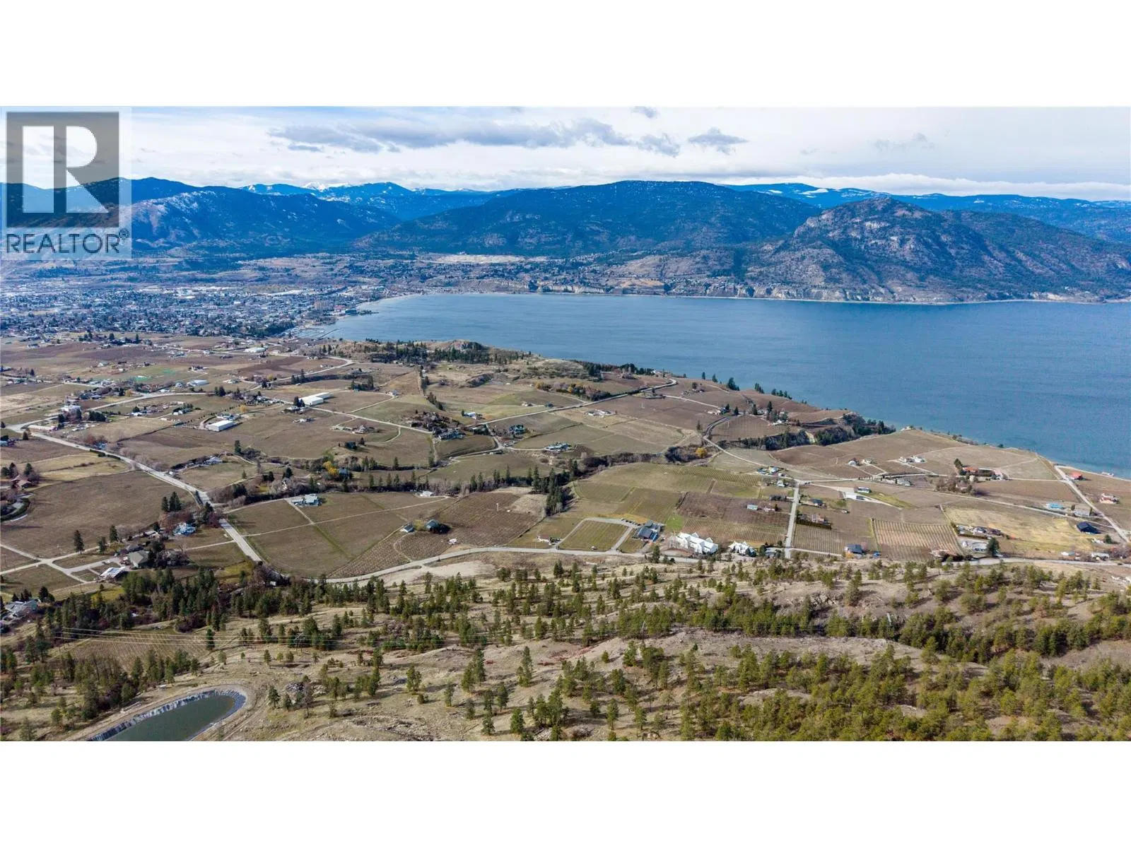Photo 3 of 12 at 880 Naramata Road