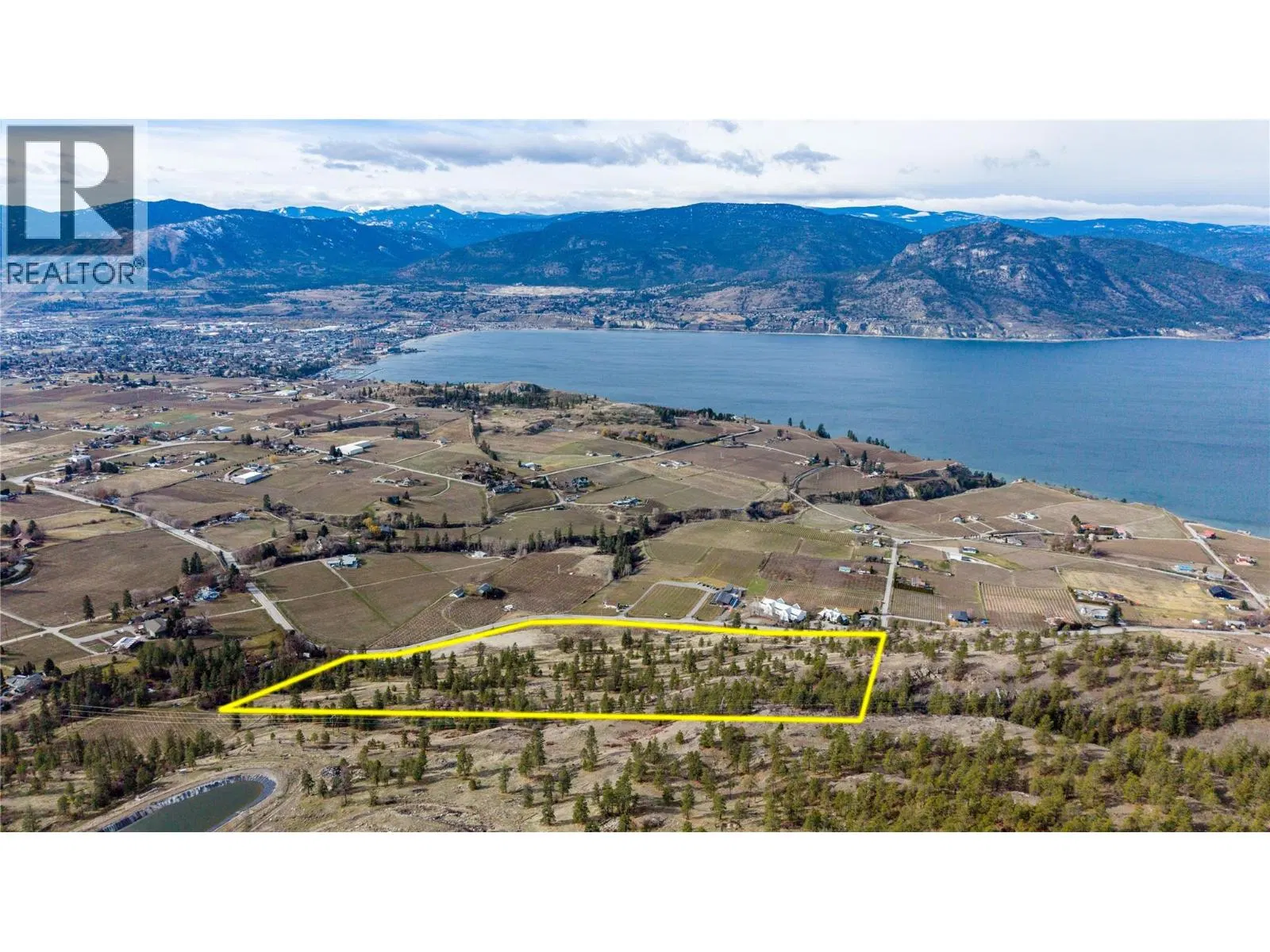 Photo 4 of 12 at 880 Naramata Road