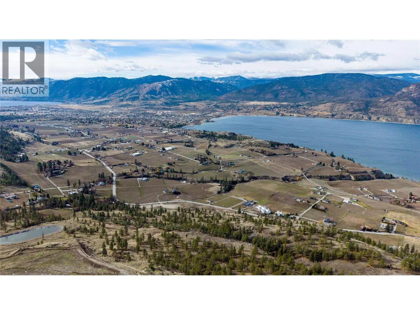 Photo 5 of 12 at 880 Naramata Road