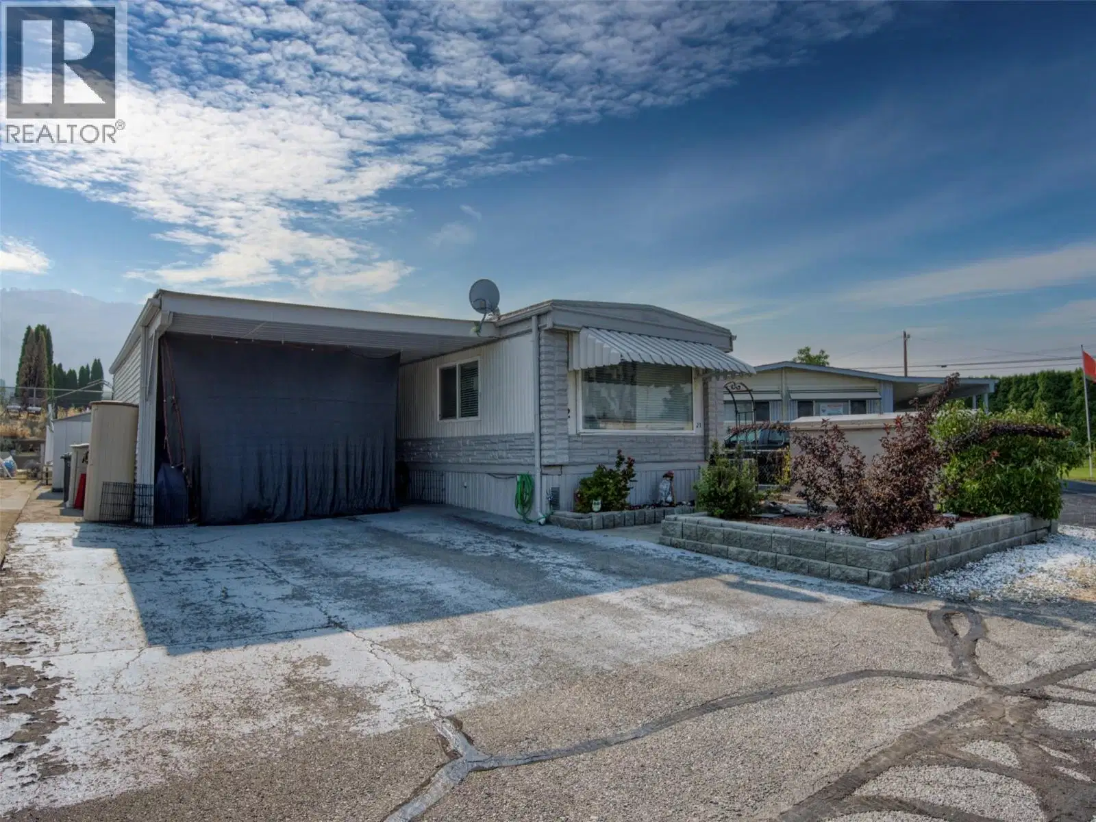 #21 – 4911 Cedar Lane